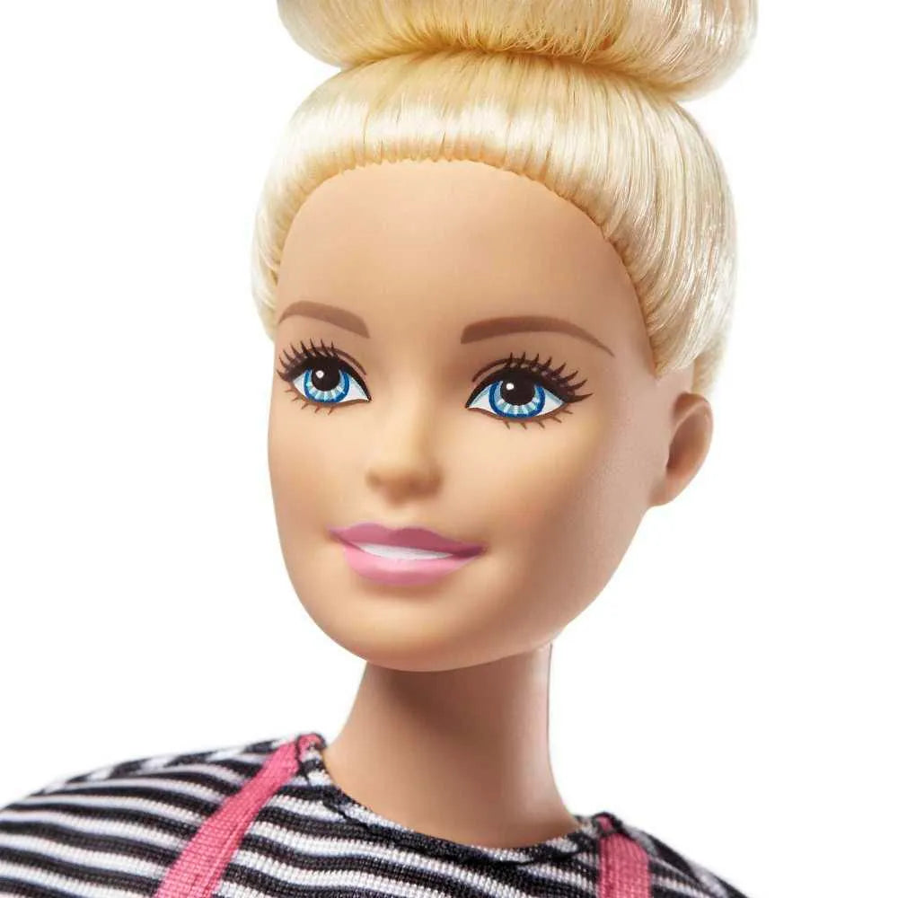 Barbie Y Su Cafetería Con Accesorios Para Café Gmw03